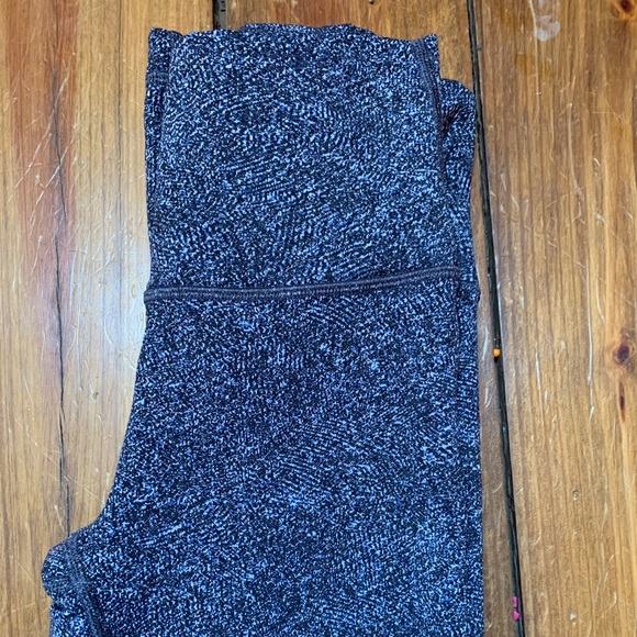 Lululemon Wunder Under Crop - Picture 1 of 6